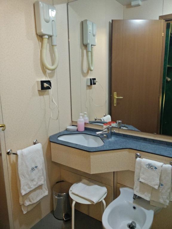 Hotel Suisse Genua Rum bild